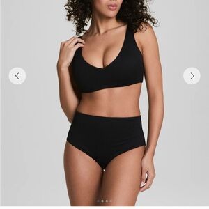 SPANXshape Swim Pique Plunge Bikini Top | Very Black
XL